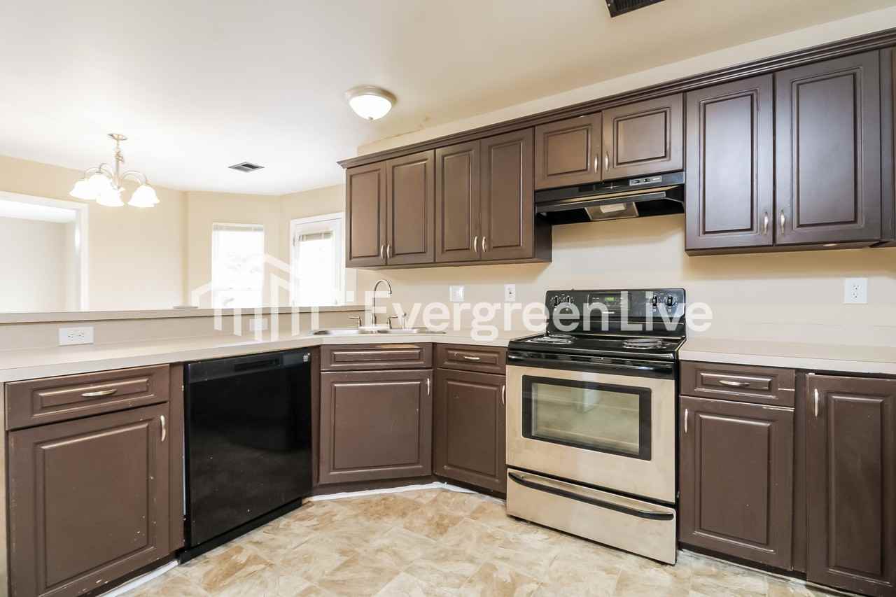 712 Summer Ridge Rd - Photo 5 of 16