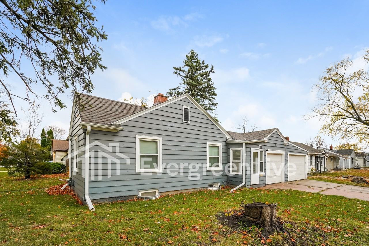 5125 W Stark St - Photo 3 of 16