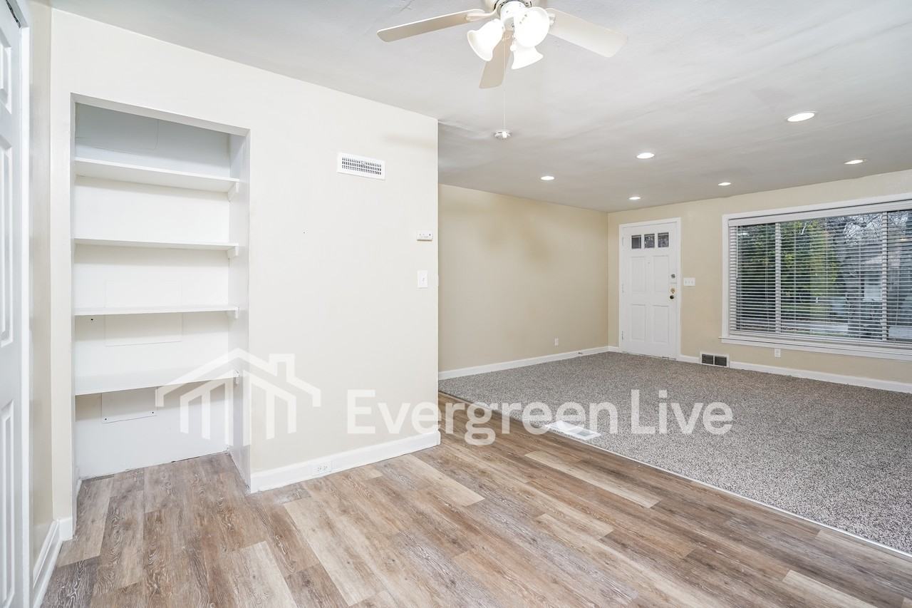 5125 W Stark St - Photo 4 of 16