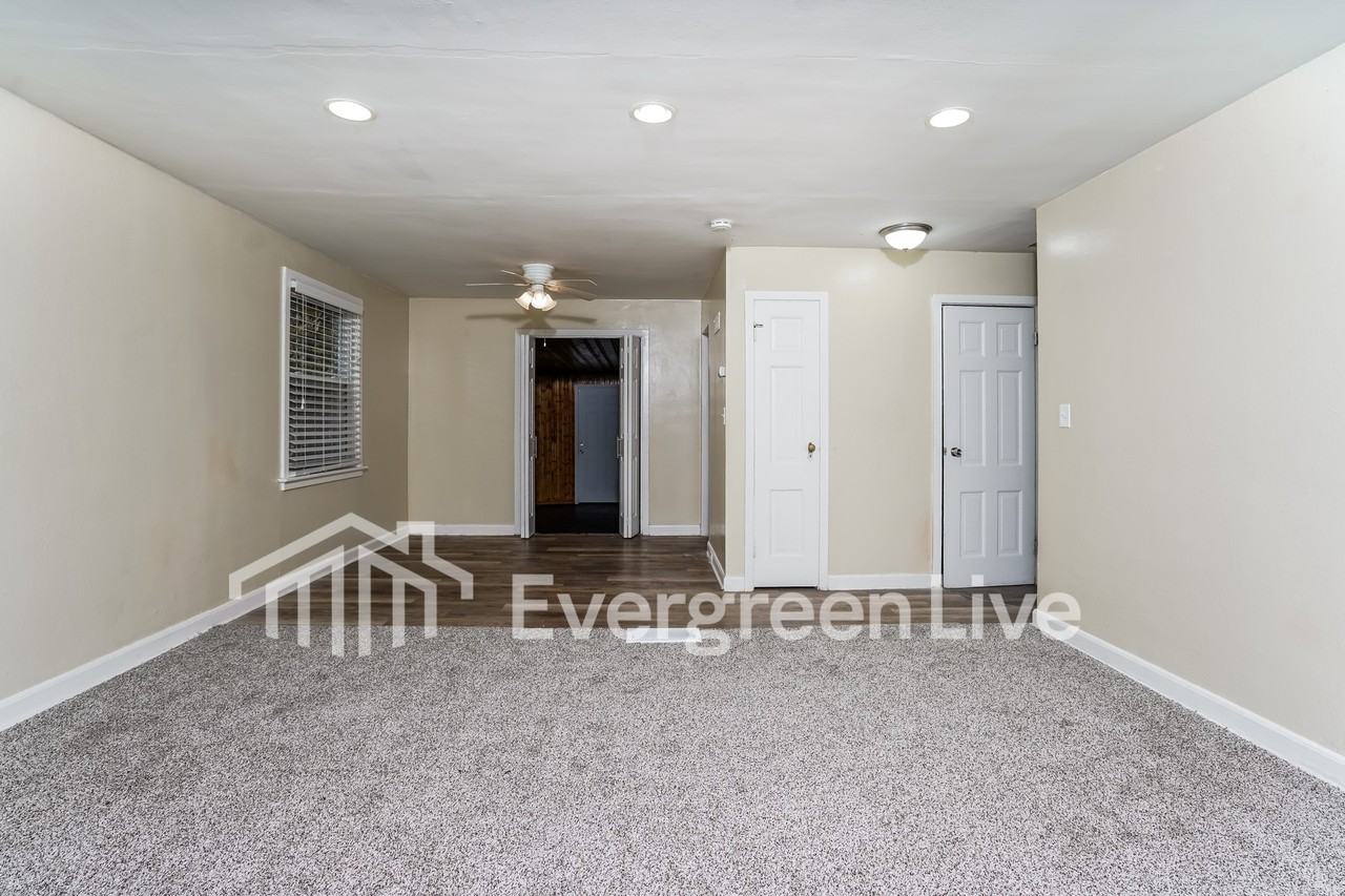 5125 W Stark St - Photo 6 of 16