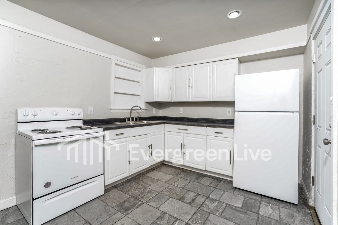 5125 W Stark St - Photo 7 of 16