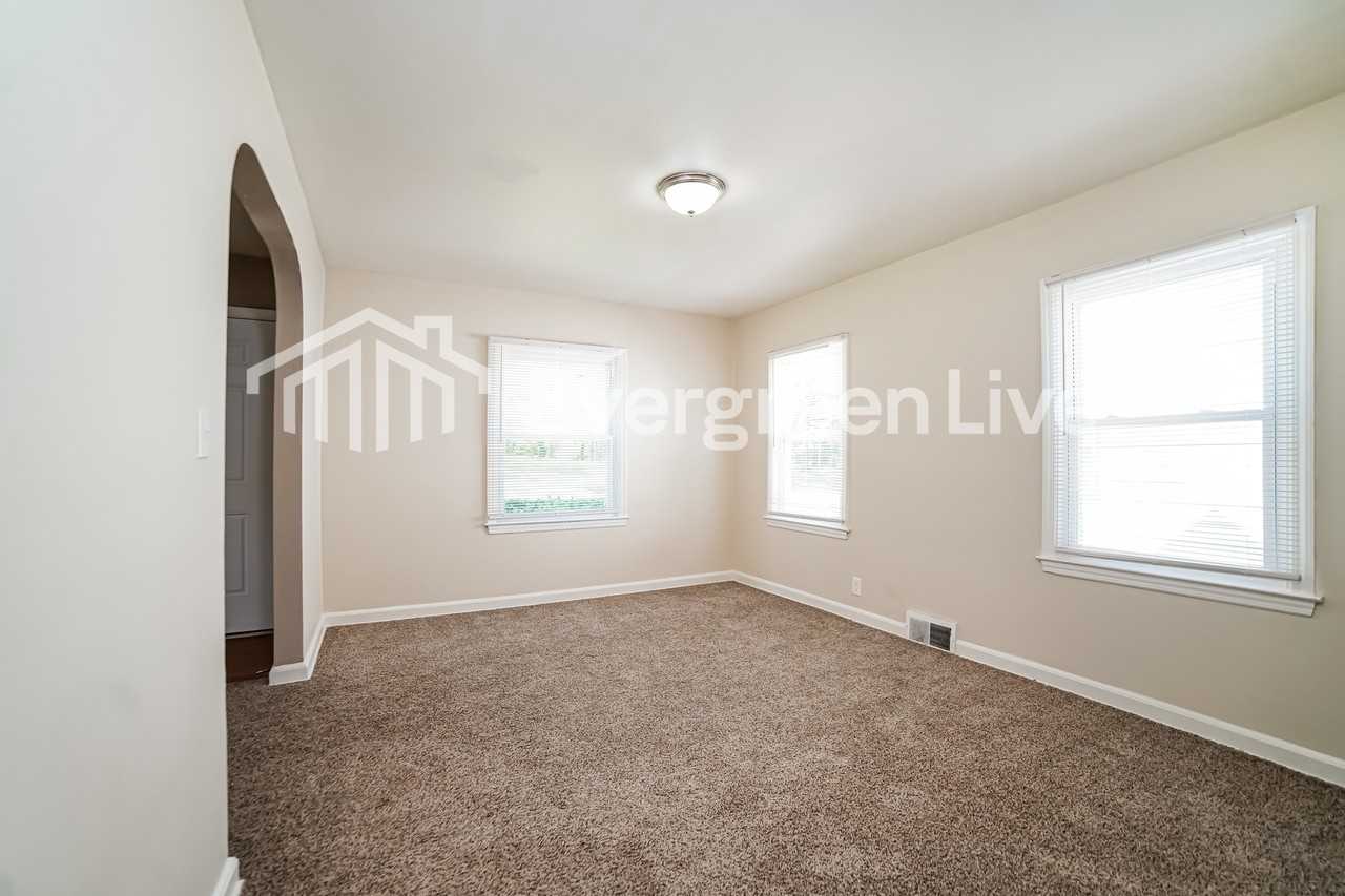 4913 West Custer Avenue - Photo 3 of 15