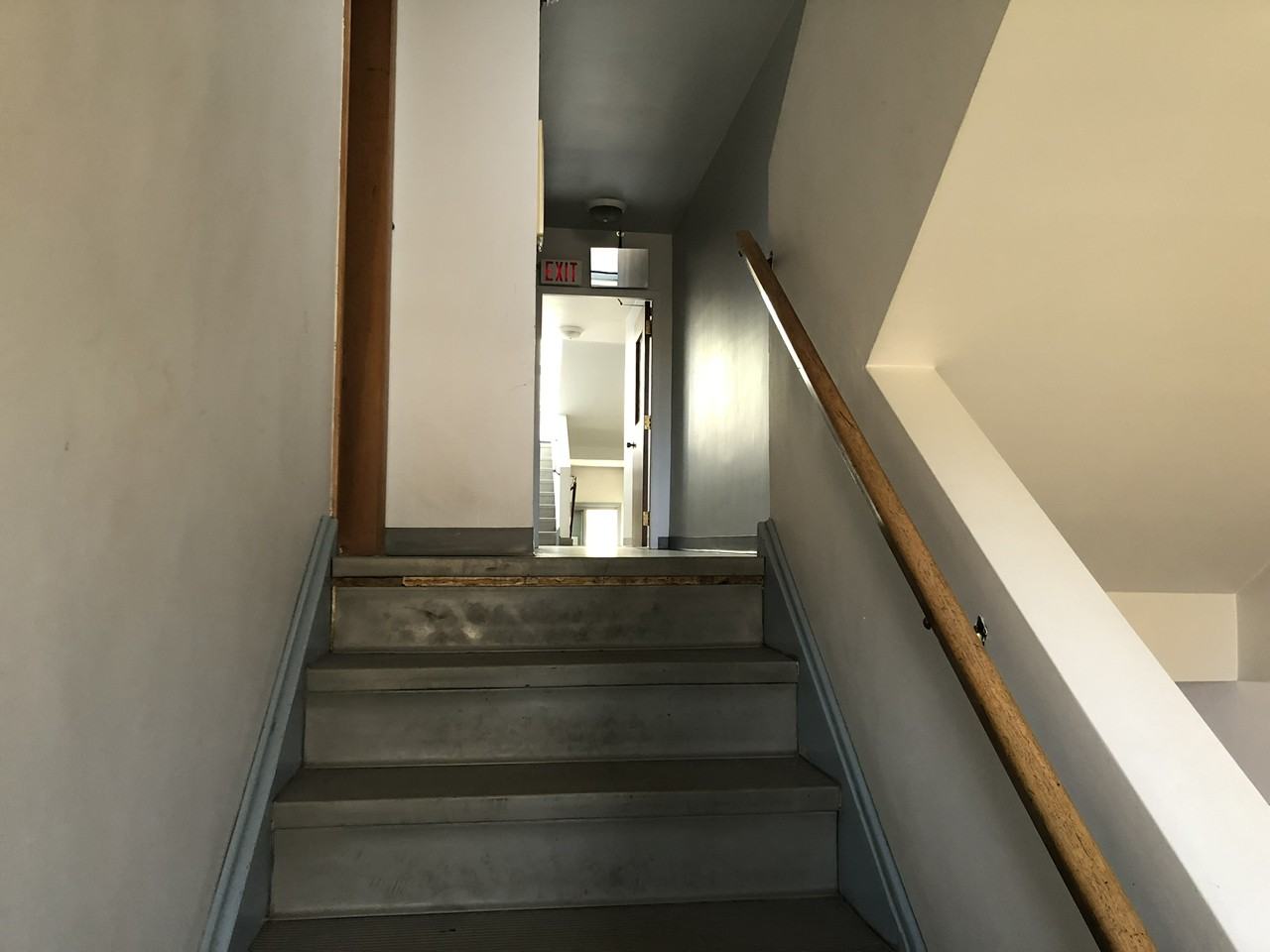 10155 95 St NW - Photo 3 of 7