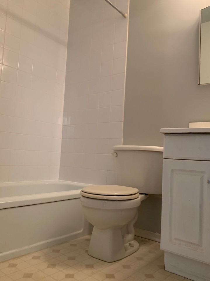 10155 95 St NW - Photo 7 of 7