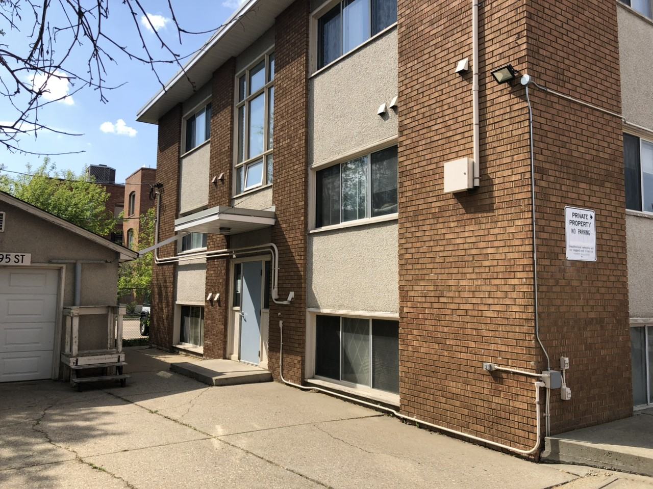 10155 95 St NW - Photo 2 of 7