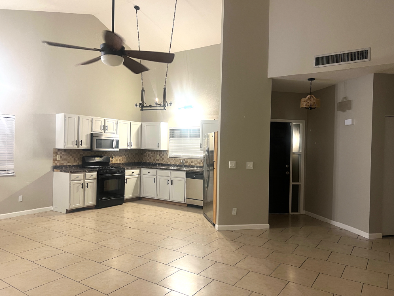 3001 W Hampshire Ct - Photo 4 of 15