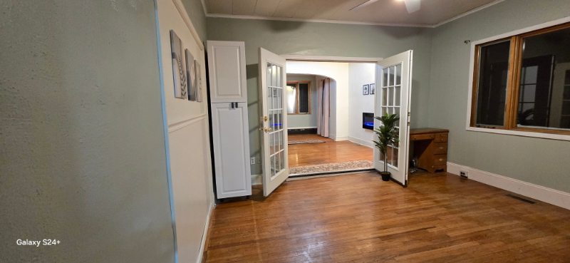 2229 Capouse Ave - Photo 6 of 20