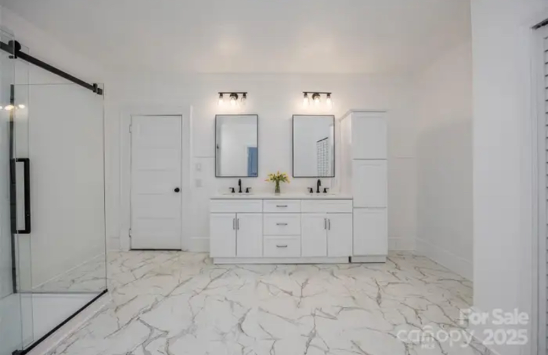 750 Eighth St - Photo 4 of 17