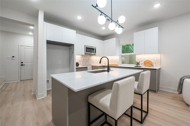 8122 Corinth Street #B - Photo 3 of 20