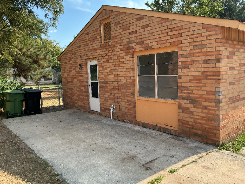 3656 Surrey Lane - Photo 2 of 20