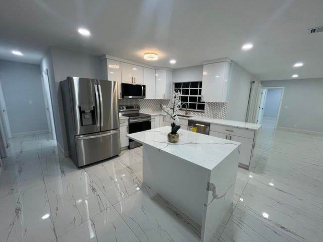 1720 Southwest 13th Street - Photo 2 of 11
