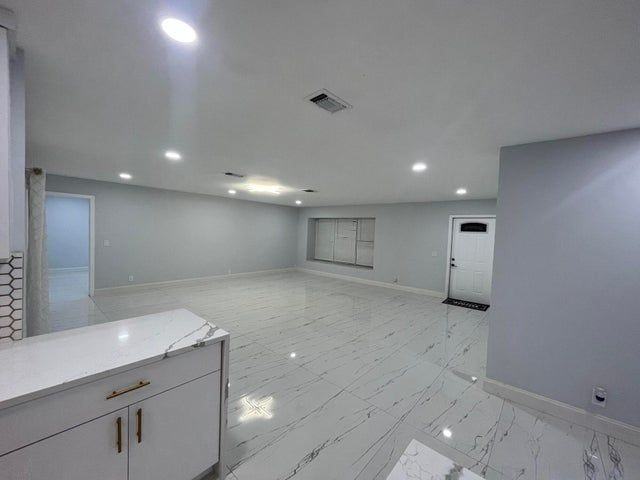 1720 Southwest 13th Street - Photo 3 of 11