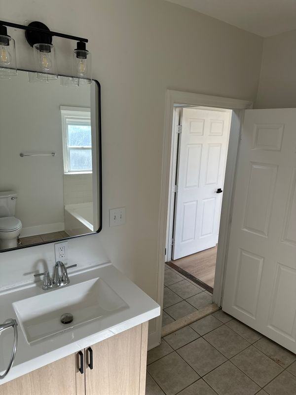 192 Sargeant St - Photo 2 of 9