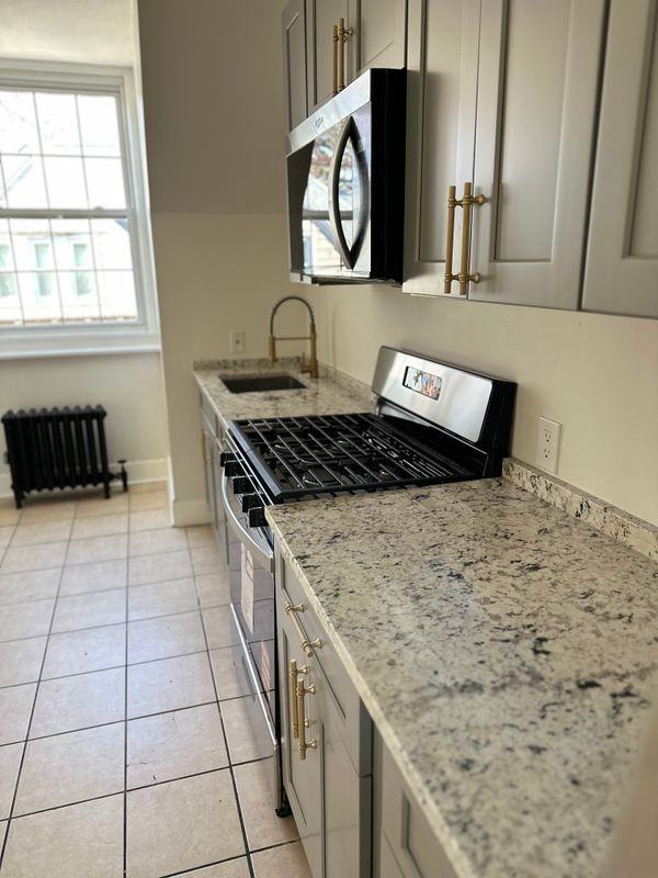 192 Sargeant St - Photo 3 of 9