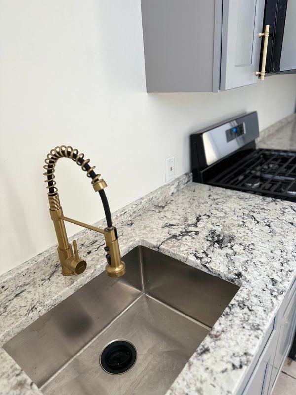 192 Sargeant St - Photo 7 of 9