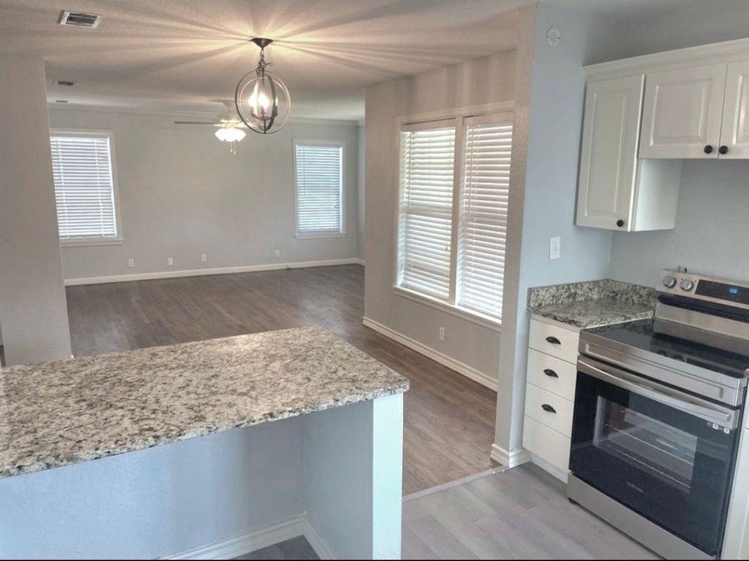 5617 Birchman Avenue - Photo 7 of 11