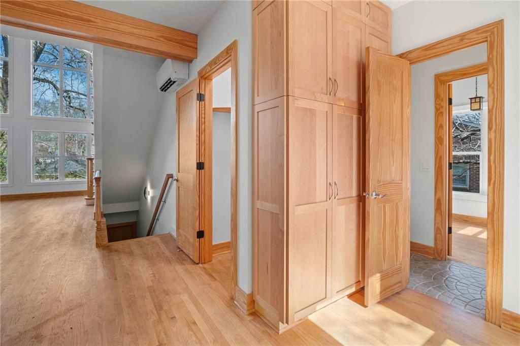 1008 Courtenay Drive Northeast - Photo 5 of 36