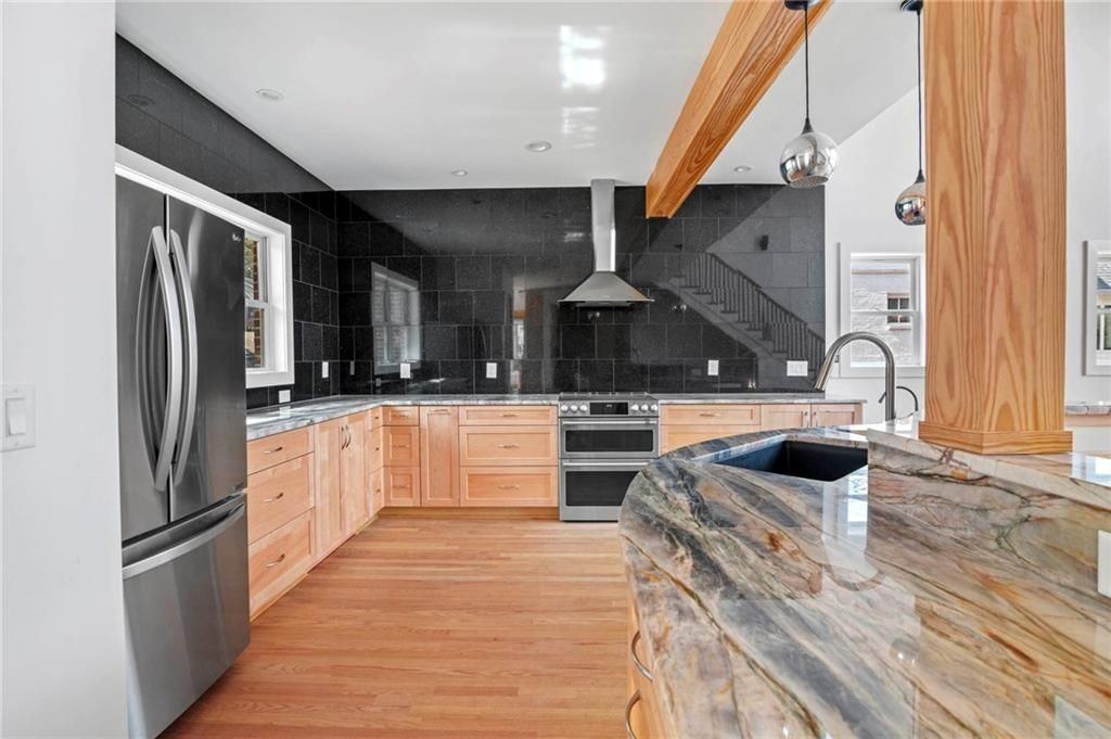 1008 Courtenay Drive Northeast - Photo 7 of 36