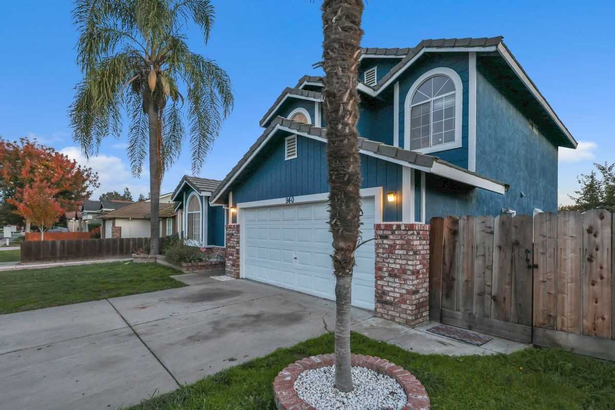 940 Collegeview Drive - Photo 7 of 47