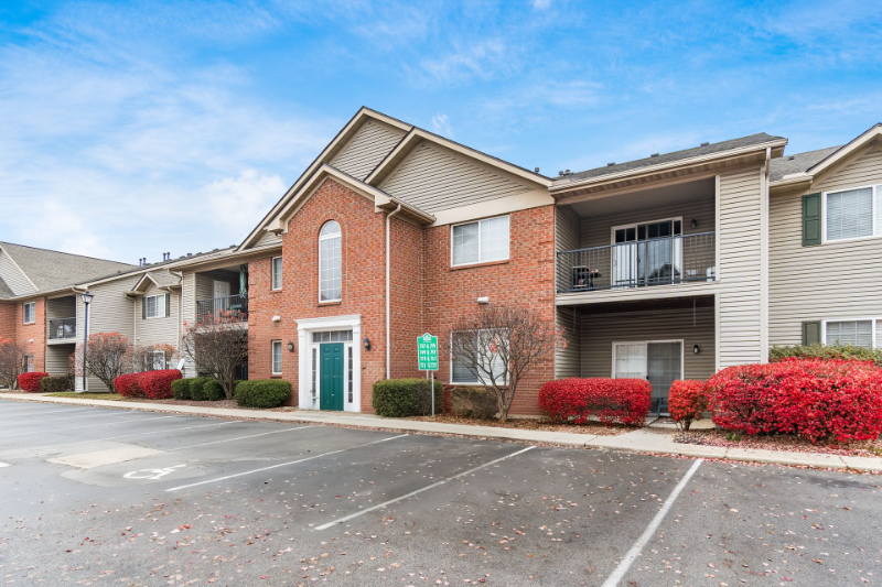 757 Spring Valley Dr - Photo 2 of 28