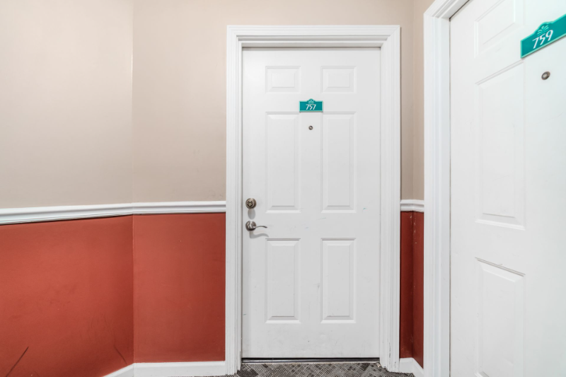 757 Spring Valley Dr - Photo 4 of 28