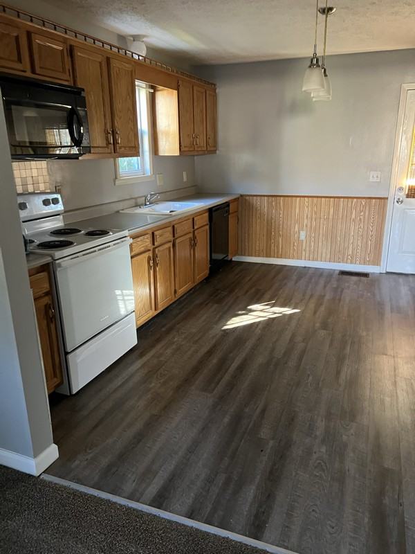 109 South 6th Street - Photo 3 of 9