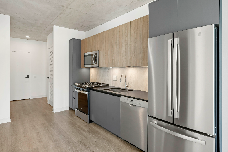 245 West Polk Street - Photo 3 of 20