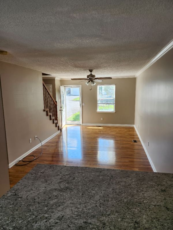 219 Hunter Hills Cir #5 - Photo 3 of 17