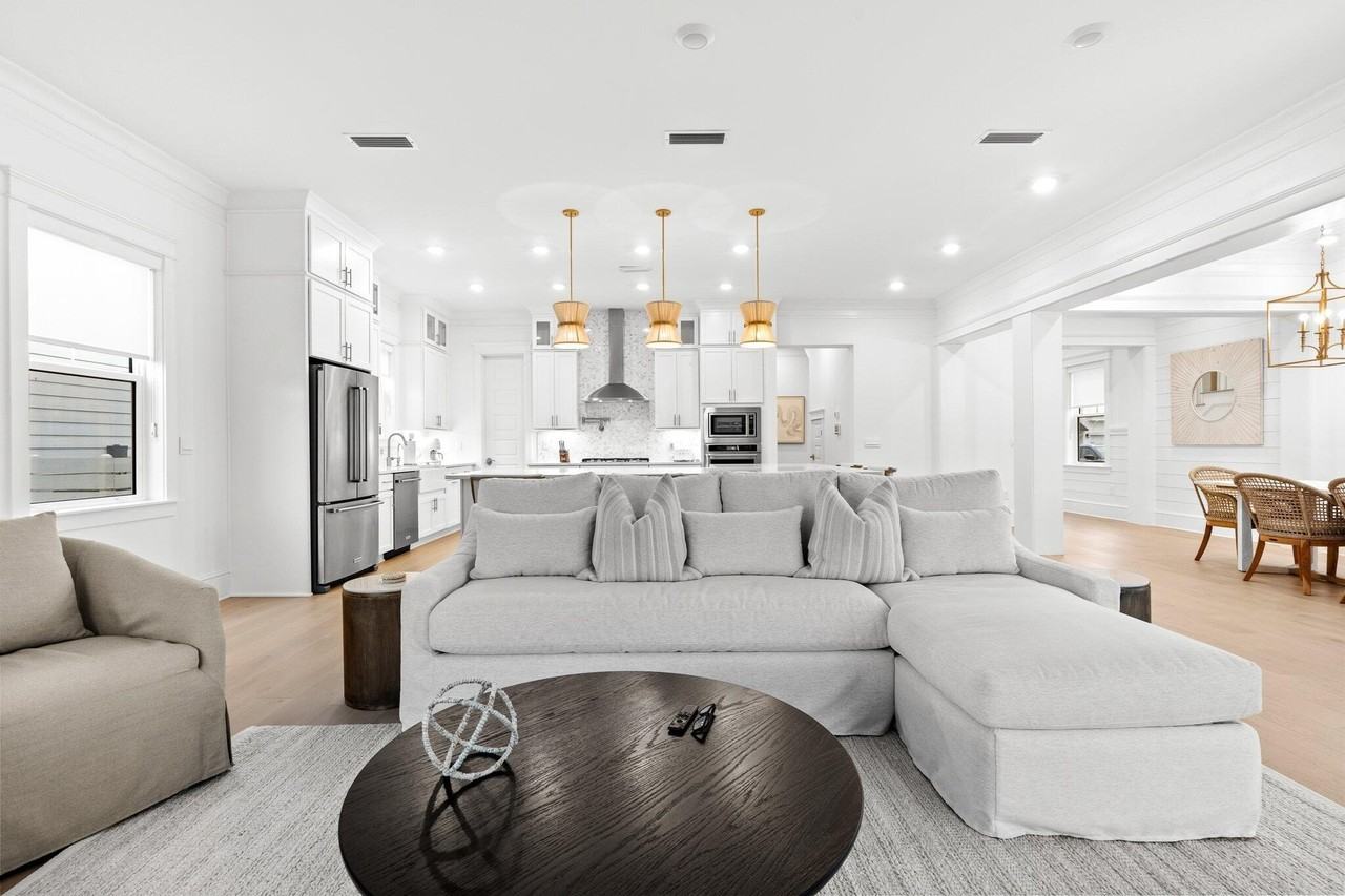 105 Seaboard Ln - Photo 3 of 41