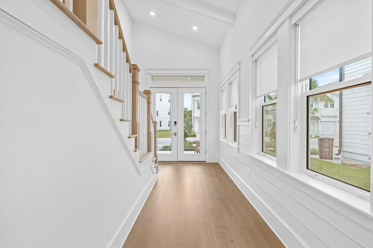 105 Seaboard Ln - Photo 5 of 41