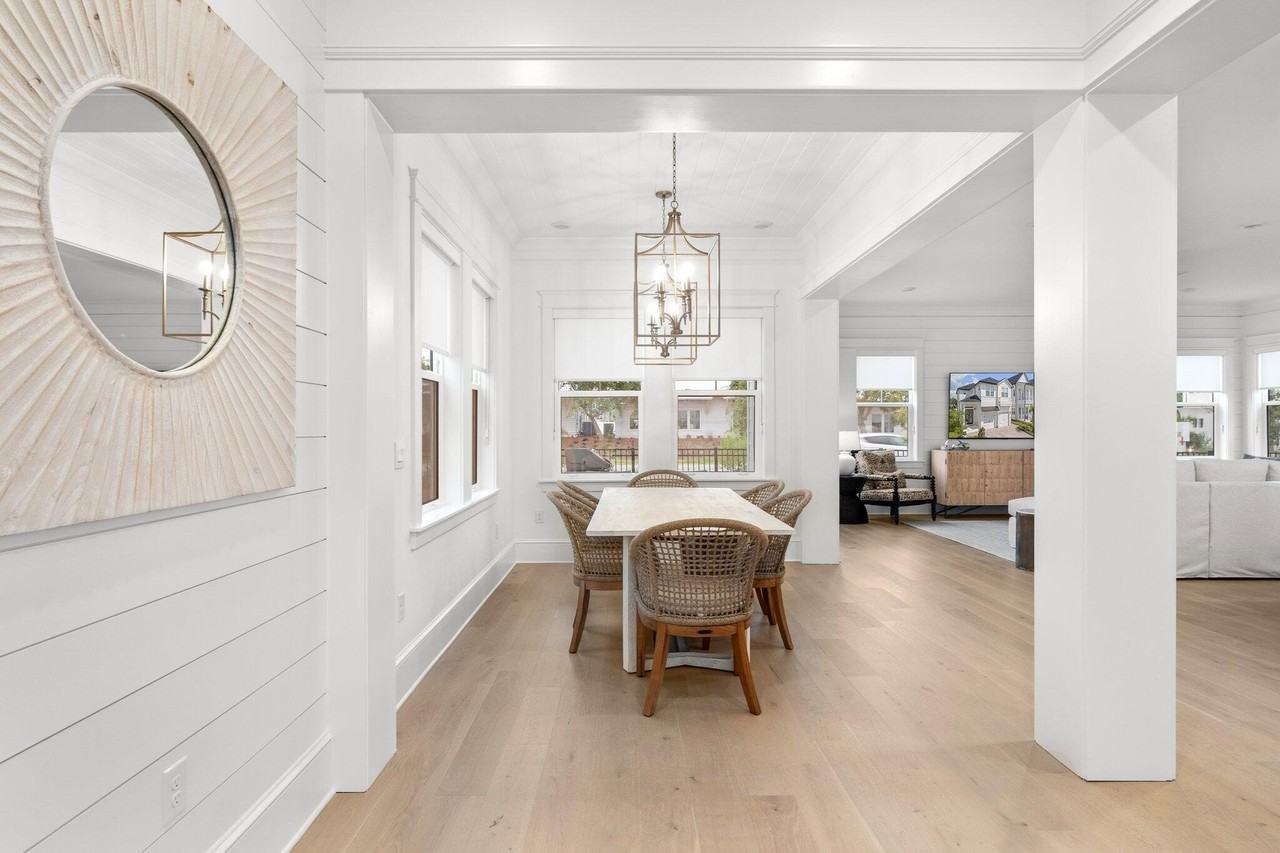 105 Seaboard Ln - Photo 7 of 41