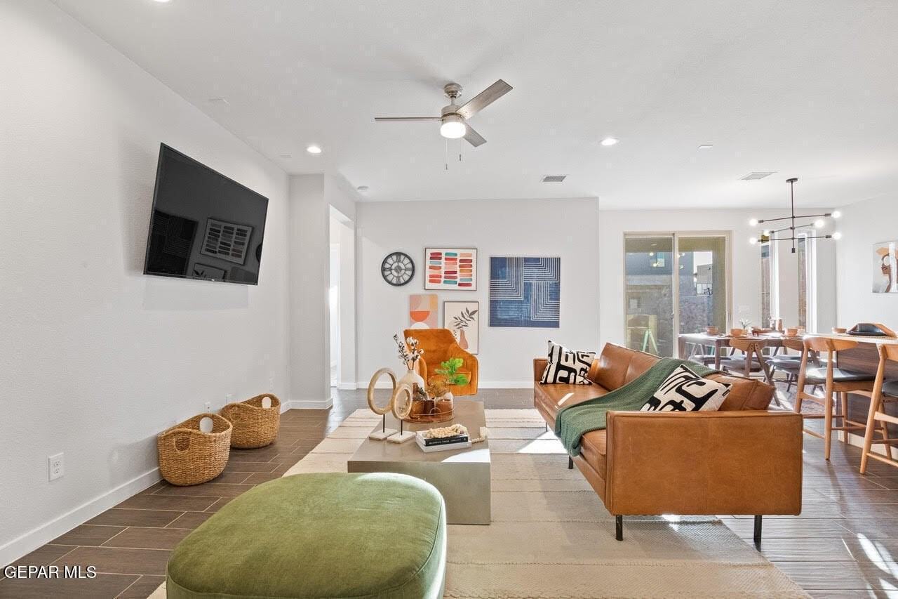 245 Emerald Tower Dr - Photo 4 of 27