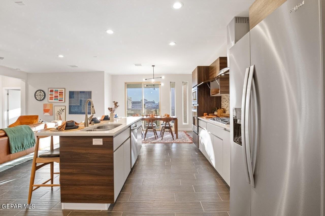 245 Emerald Tower Dr - Photo 6 of 27