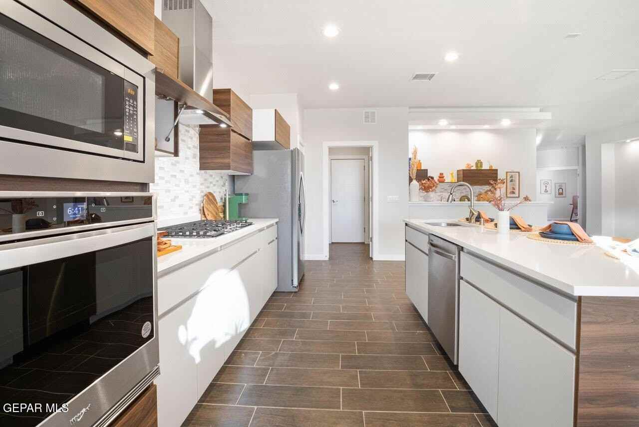 245 Emerald Tower Dr - Photo 7 of 27