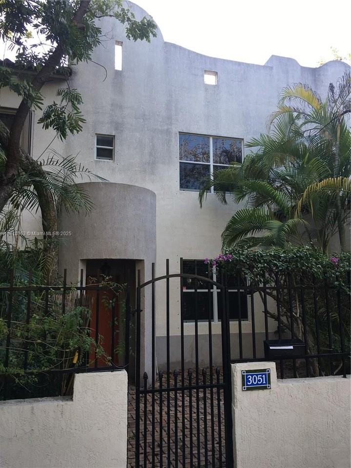 3051 Center St #9 - Photo 2 of 11