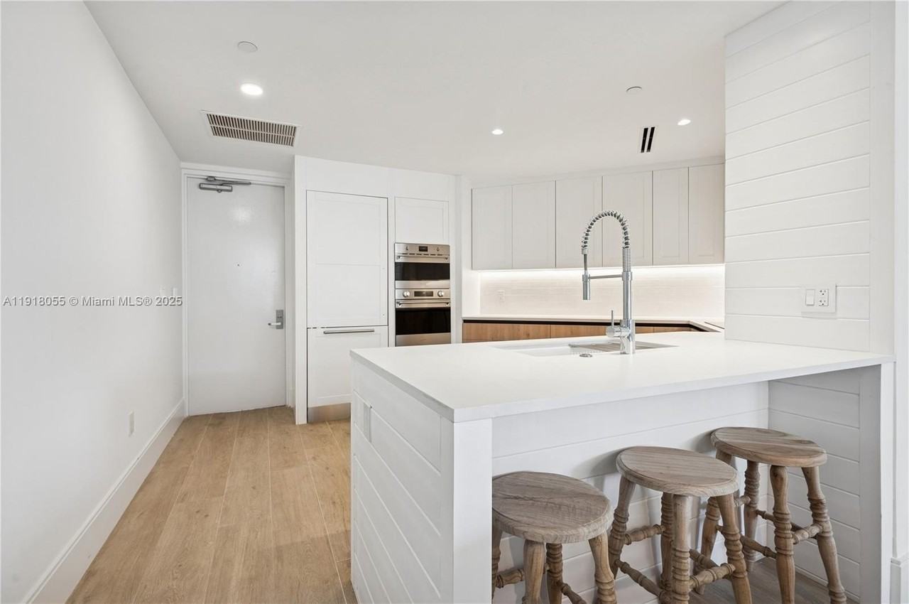 705 Crandon Blvd #306 - Photo 4 of 18