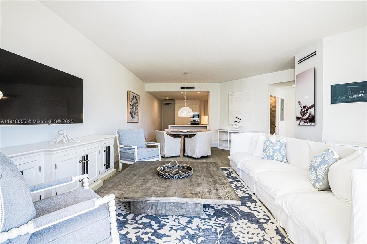 705 Crandon Blvd #306 - Photo 7 of 18