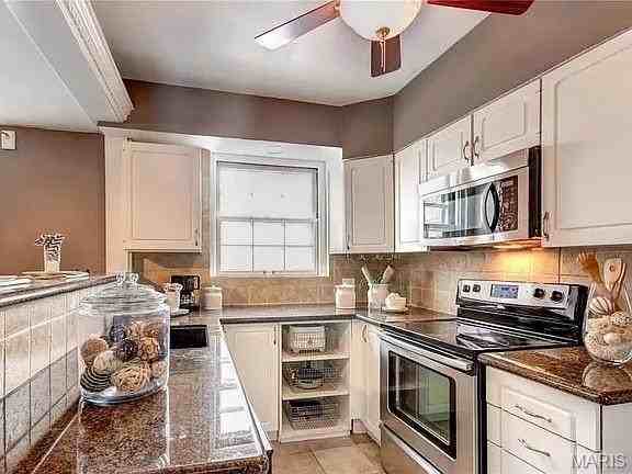 925 S Hanley Rd #F - Photo 4 of 12