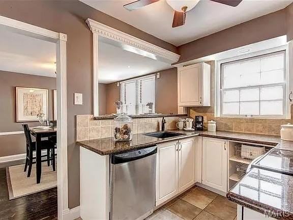 925 S Hanley Rd #F - Photo 5 of 12