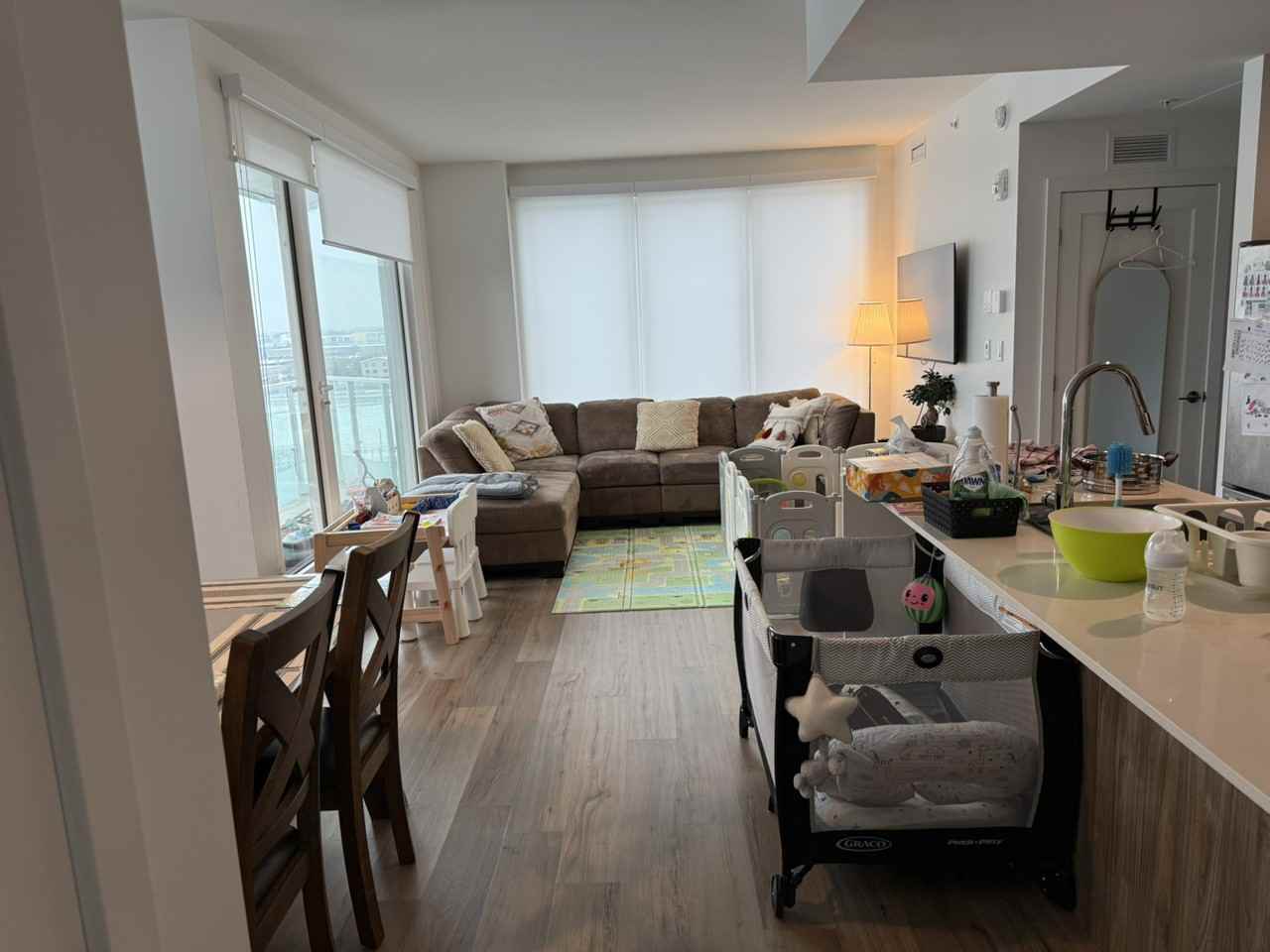 2000 Rue Sauvé O - Photo 2 of 20