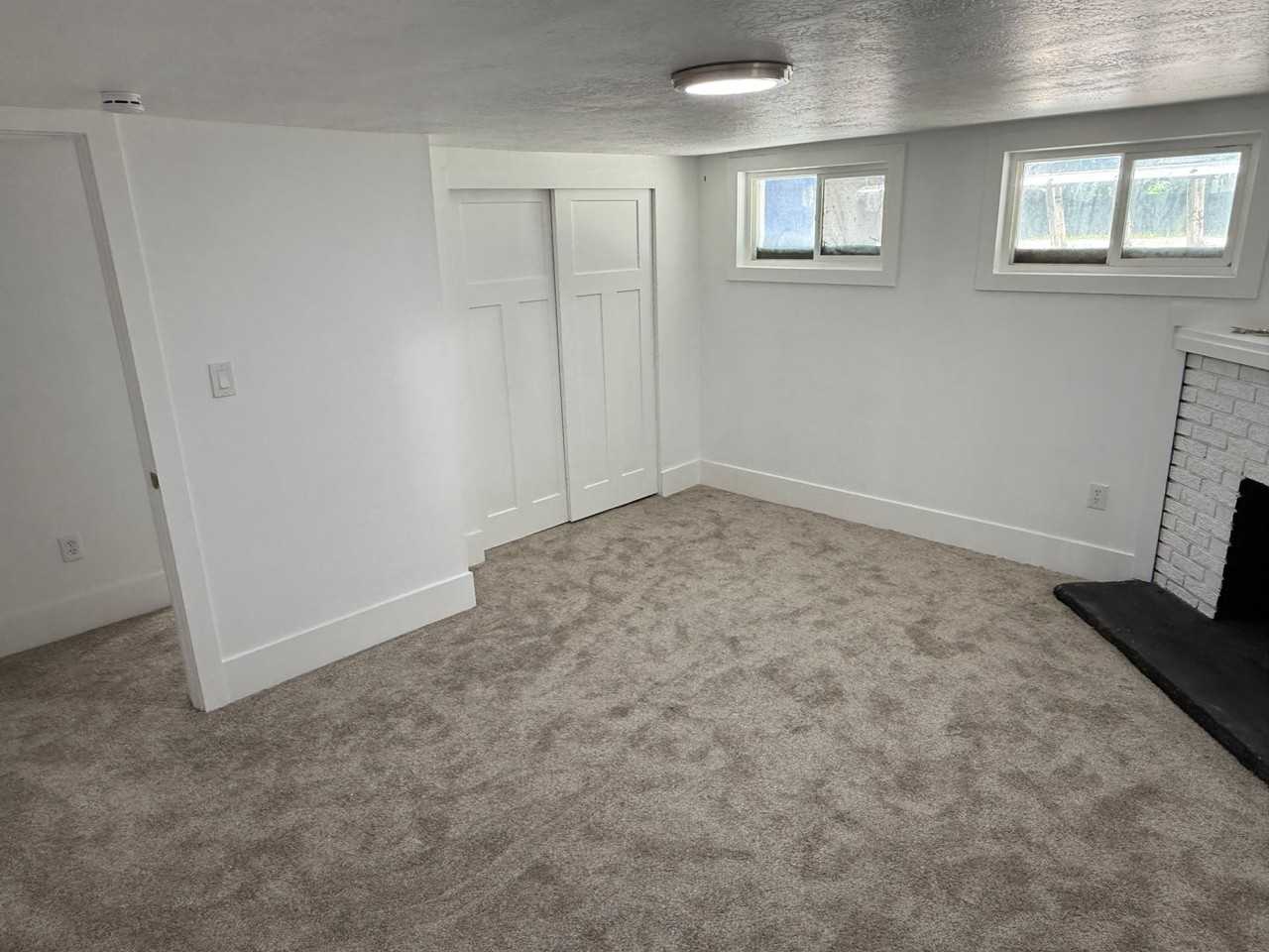 2327 Custer Ave - Photo 7 of 19