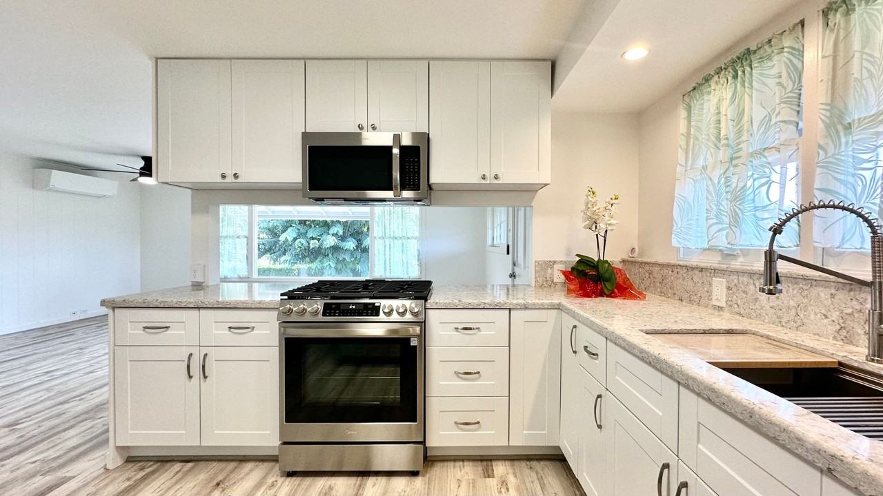 2340 University Ave. - Photo 2 of 43