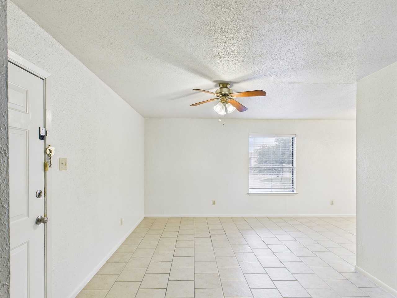 1502 Oakdale Cir #A - Photo 3 of 21