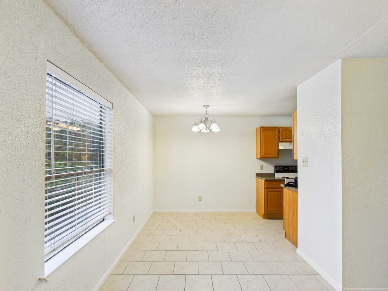 1502 Oakdale Cir #A - Photo 5 of 21