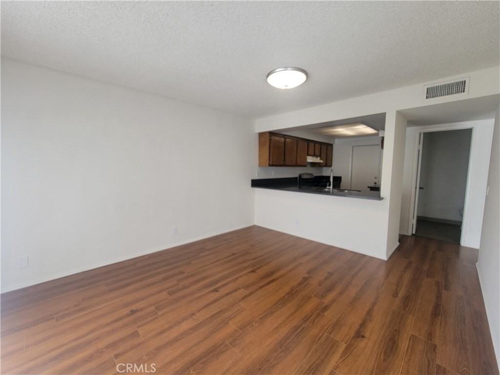 7515 Laurelgrove Ct - Photo 4 of 24