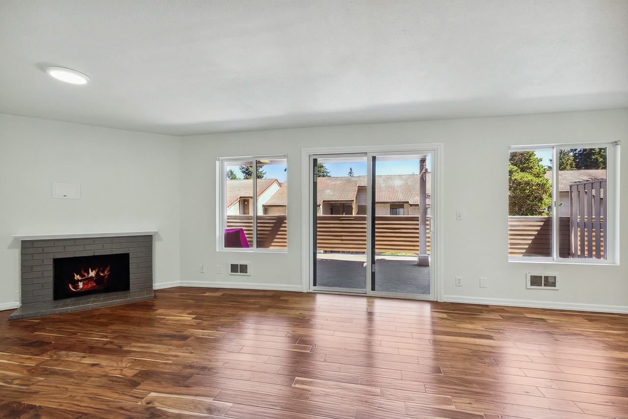 10410 Ne 32nd Pl #D103 - Photo 2 of 15