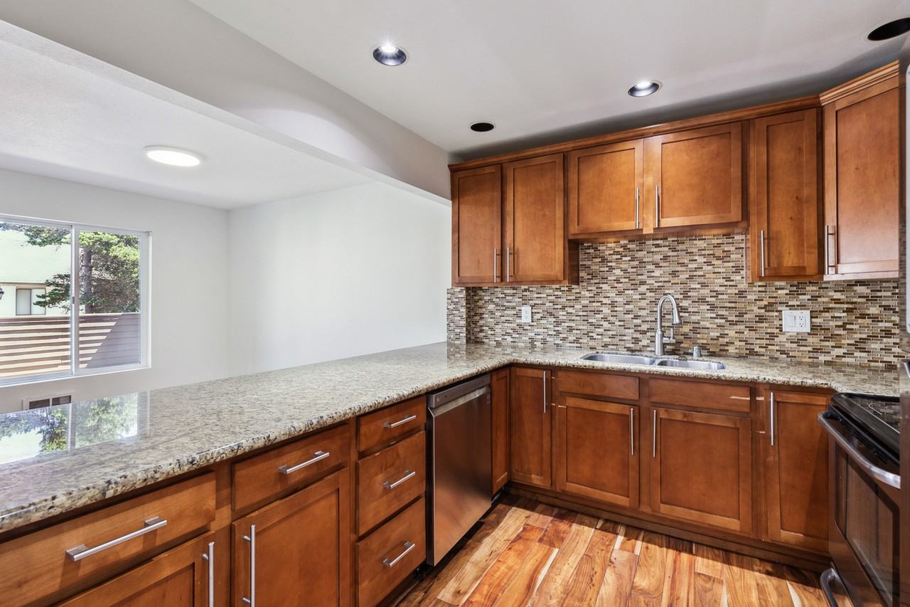 10410 Ne 32nd Pl #D103 - Photo 6 of 15