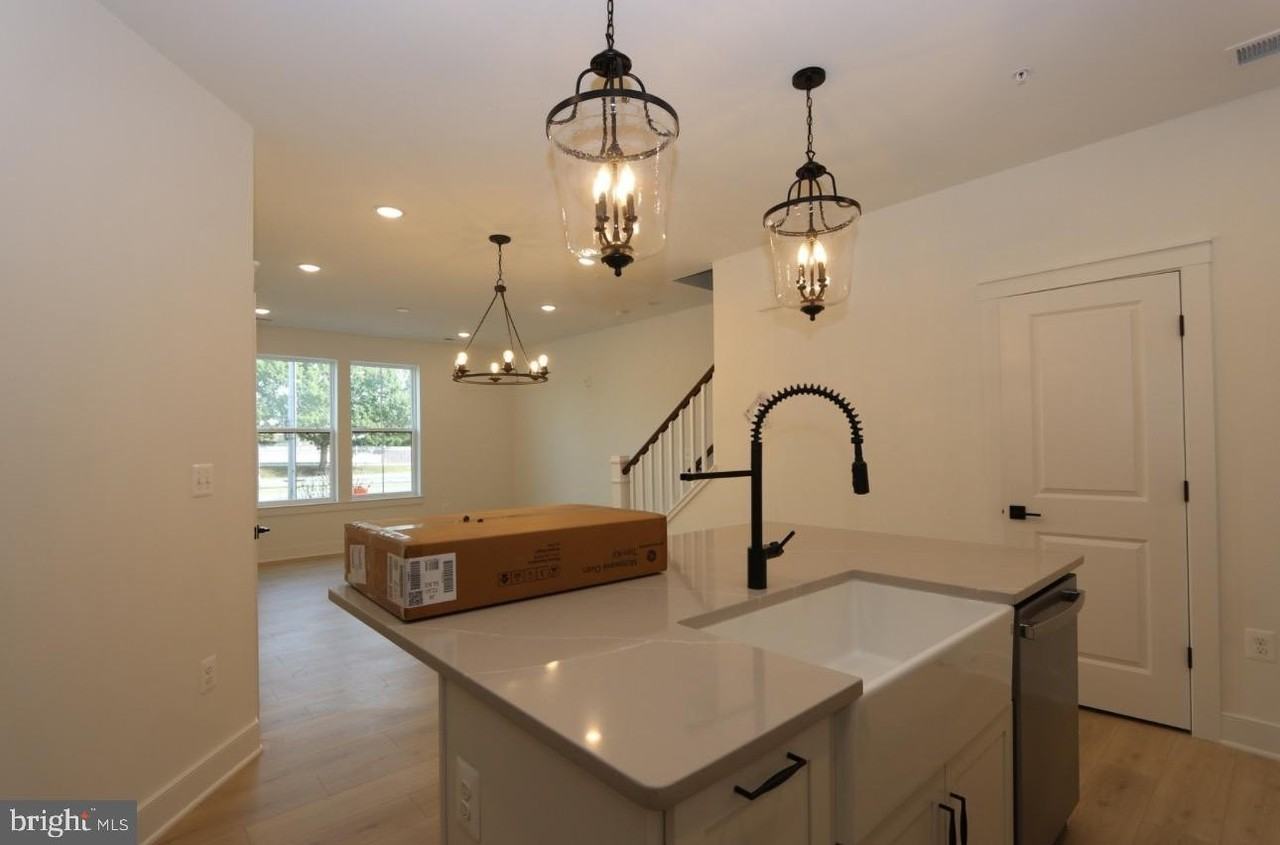 117 East Cromwell Street #A - Photo 7 of 35