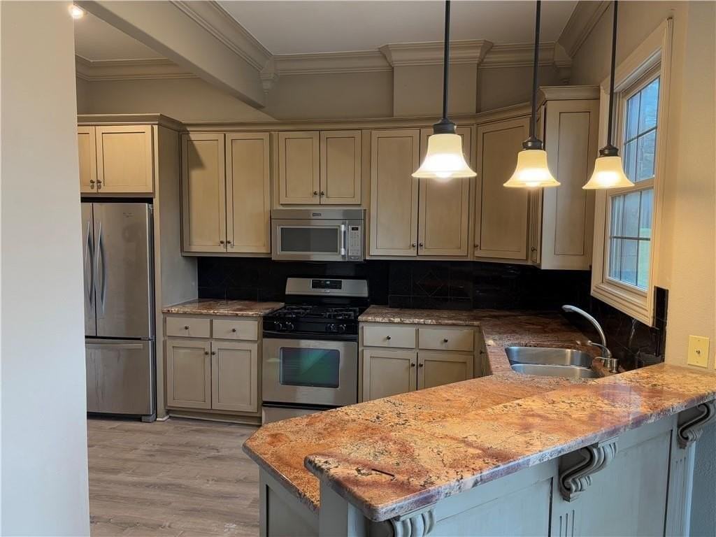 2509 S Everest Ave - Photo 2 of 11