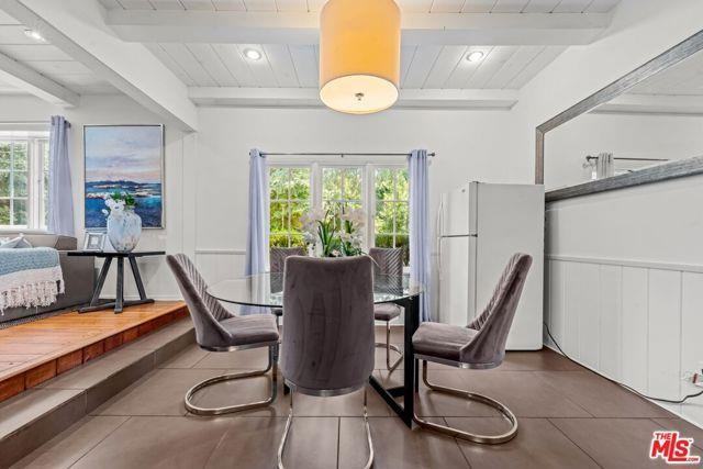 23057 Sylvan St - Photo 6 of 8